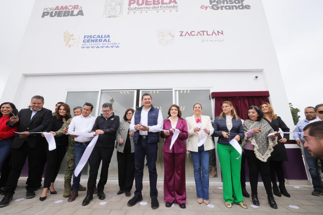 Armenta reconoce labora de casas Carmén Serdán