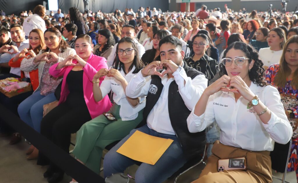 Asistentes a evento de Armenta