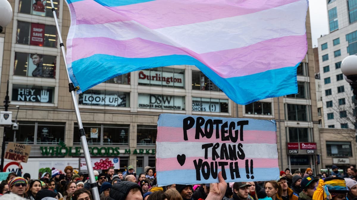 Comunidades latinas y trans en EU organizan boicots contra políticas de Trump