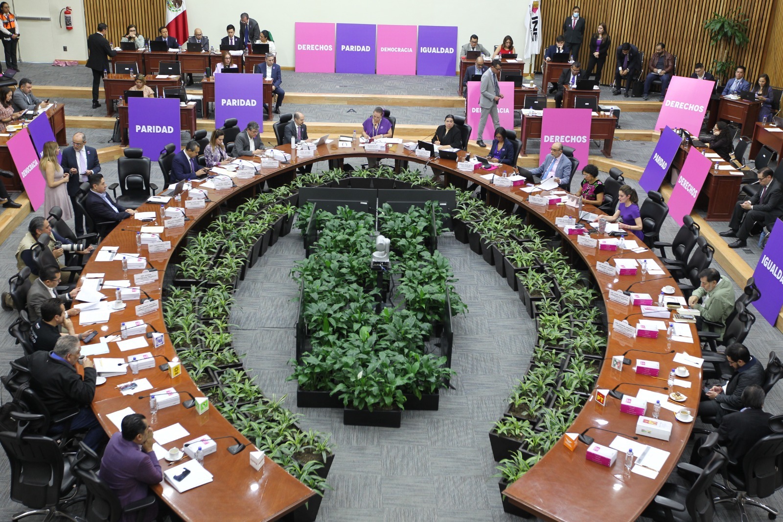 INE prohíbe a servidores públicos promocionar elección judicial