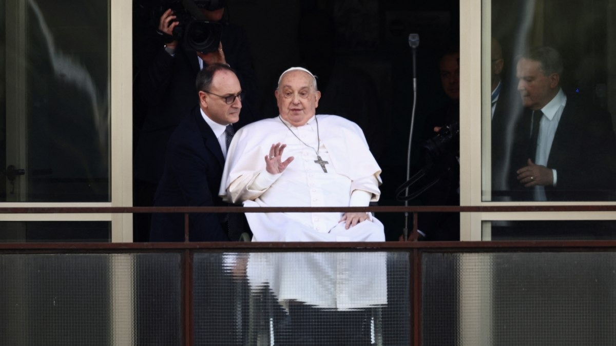 Papa Francisco es dado de alta