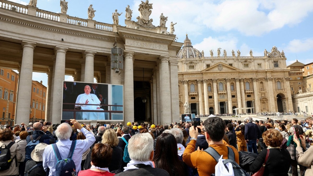 Papa Francisco regresa al Vaticano