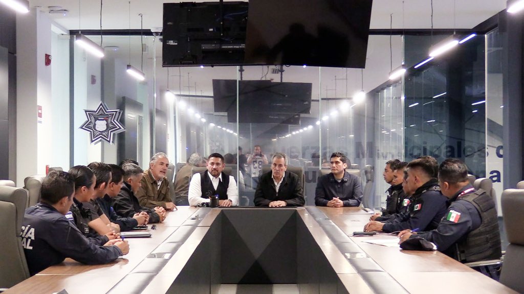 Pepe Chedraui en reunión con Policía