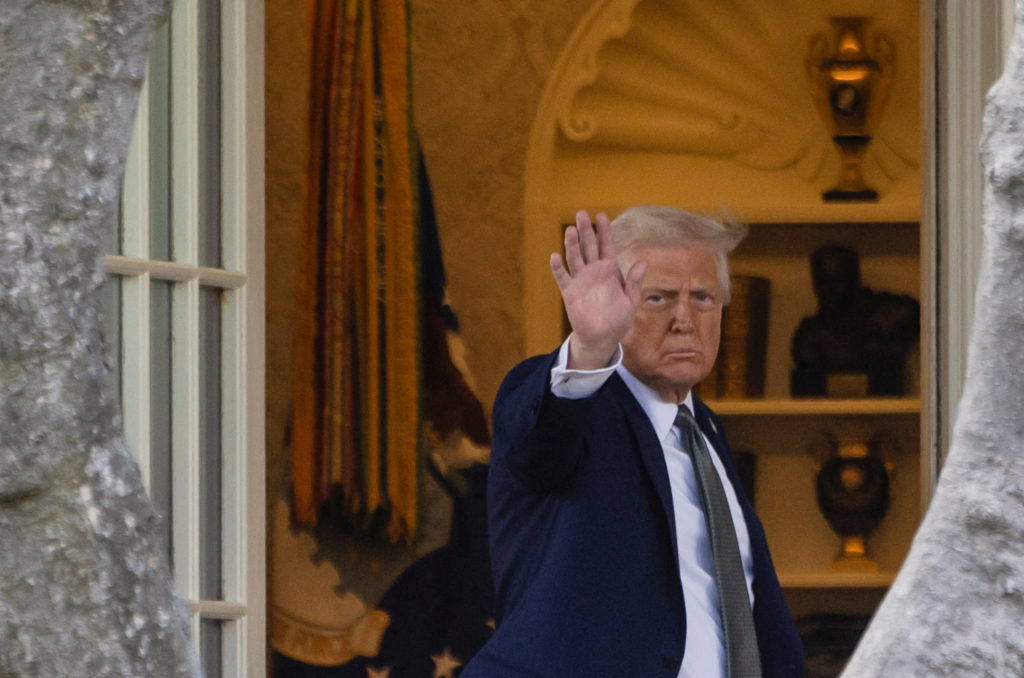 Trump amenaza a juez