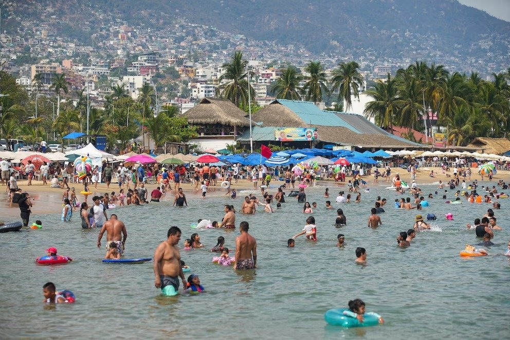 Acapulco recupera su esplendor tras huracanes