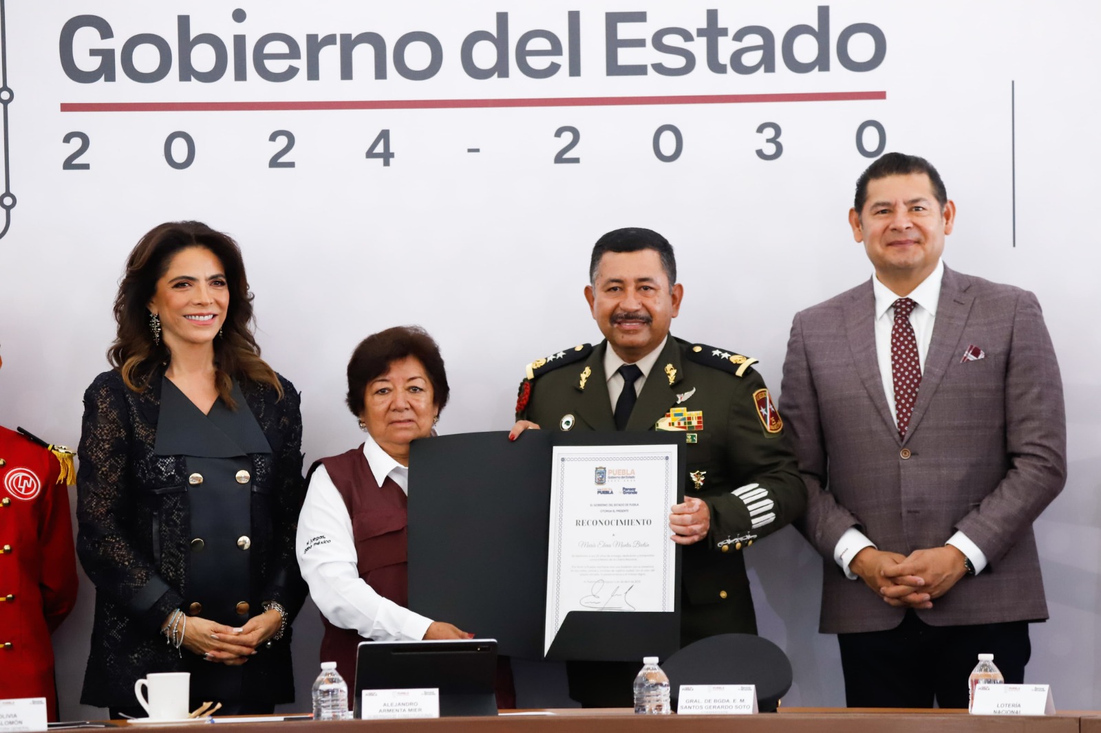 Armenta y Olivia Salomón