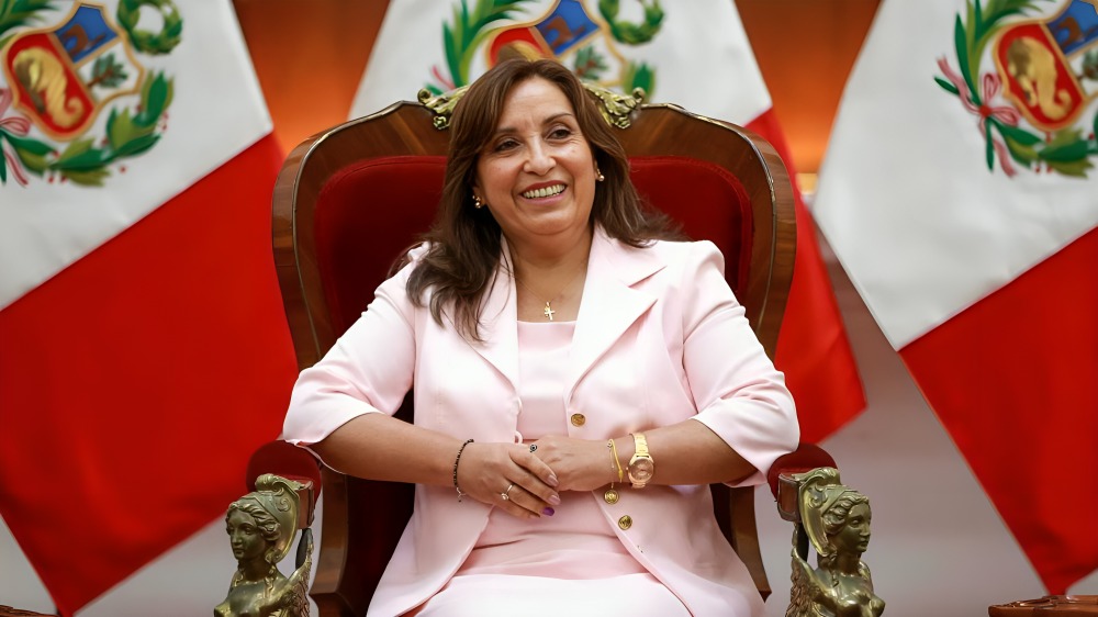 Congreso exhorta a Dina Boluarte para ser austera como el papa Francisco