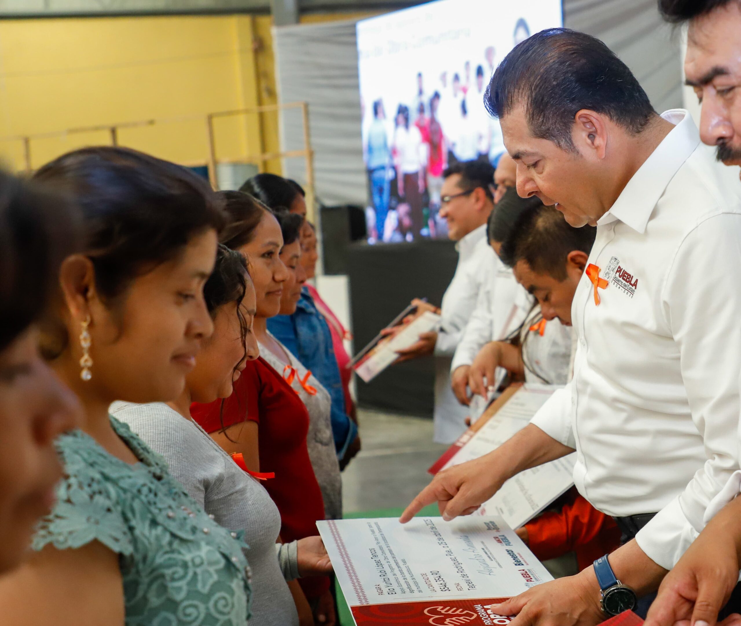 Gobierno de Puebla rehabilitará caminos rurales