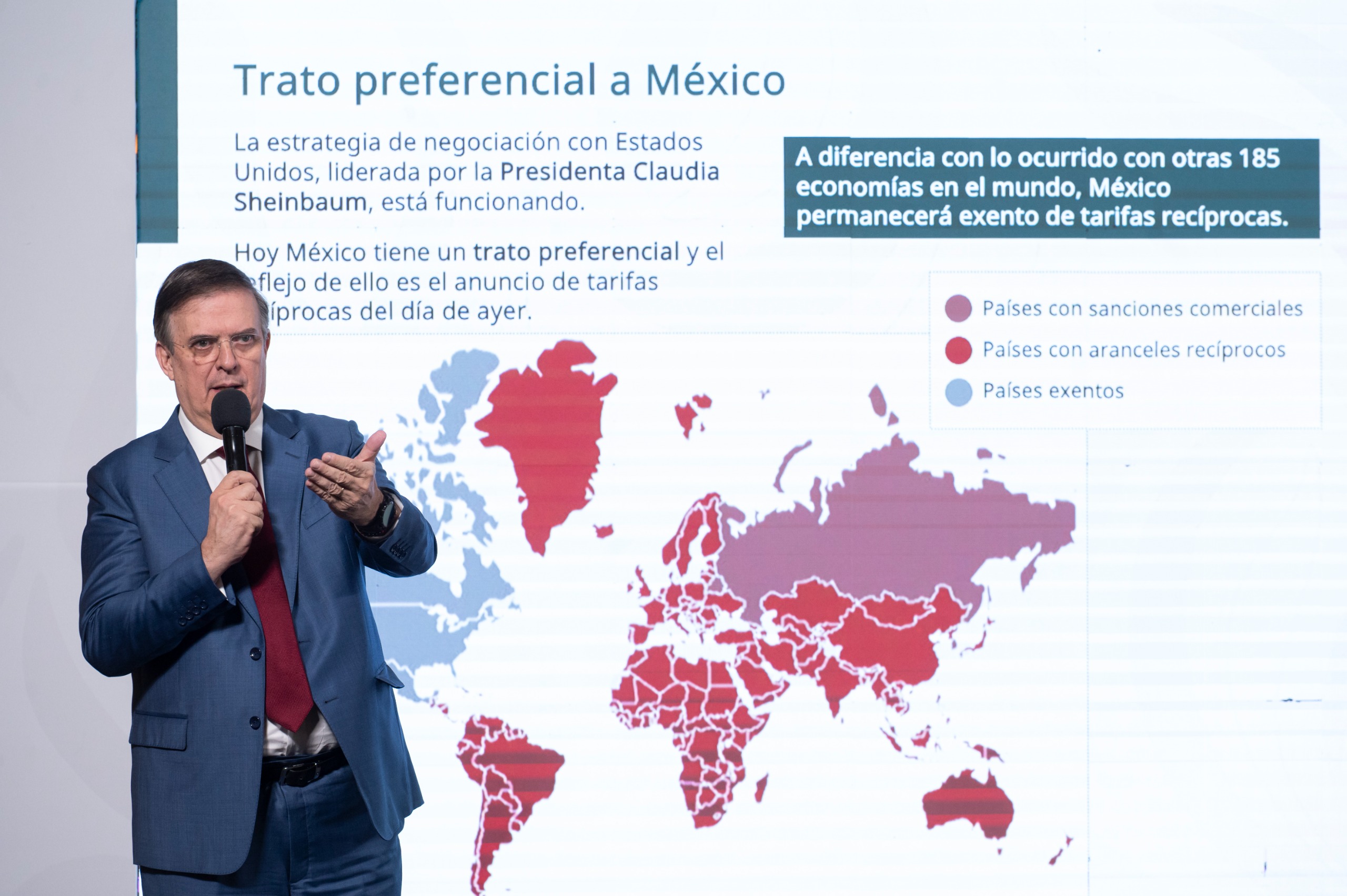 Ebrard explica trato preferencial 