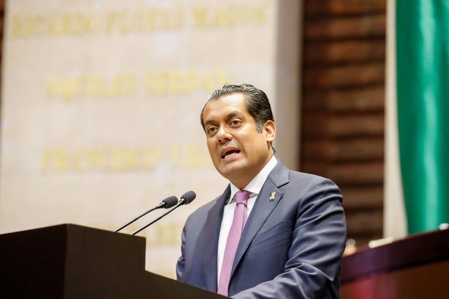 Morena presenta juicio contra el INE