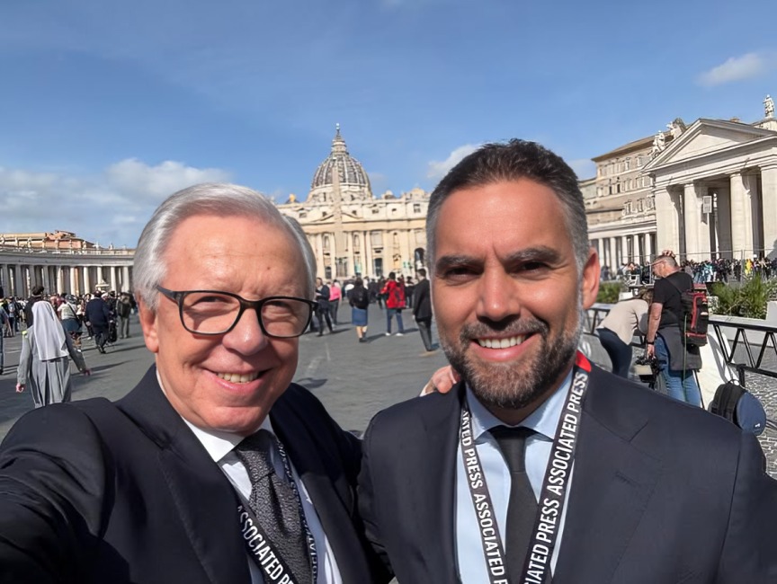 Noroña se burla de la cobertura de López-Dóriga en el Vaticano