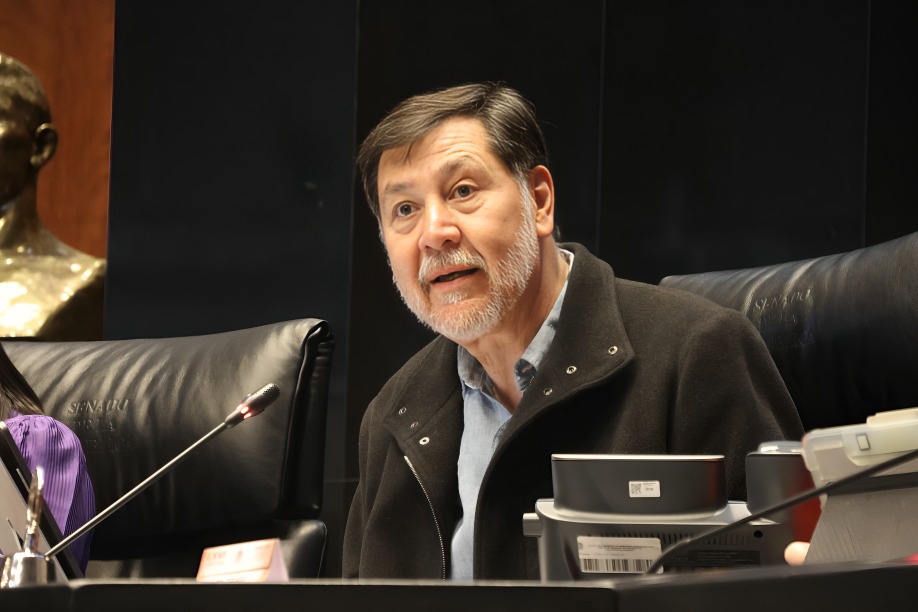 Noroña toma distancia del PT tras abucheos