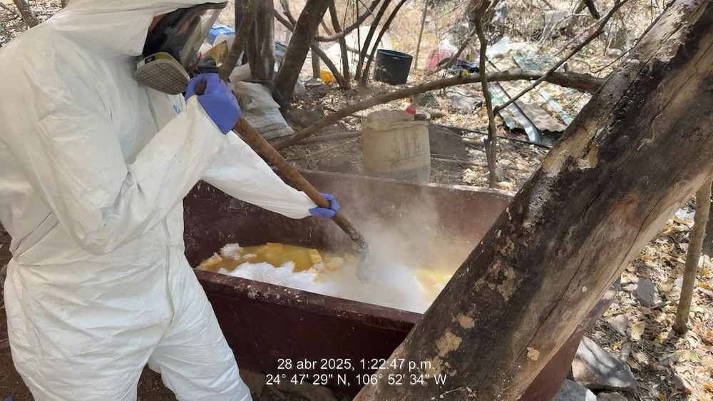 Semar y FGR encuentran narco laboratorio en Sinaloa