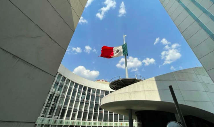 Senado aprueba que funcionarios de Pemex y CFE porten armas