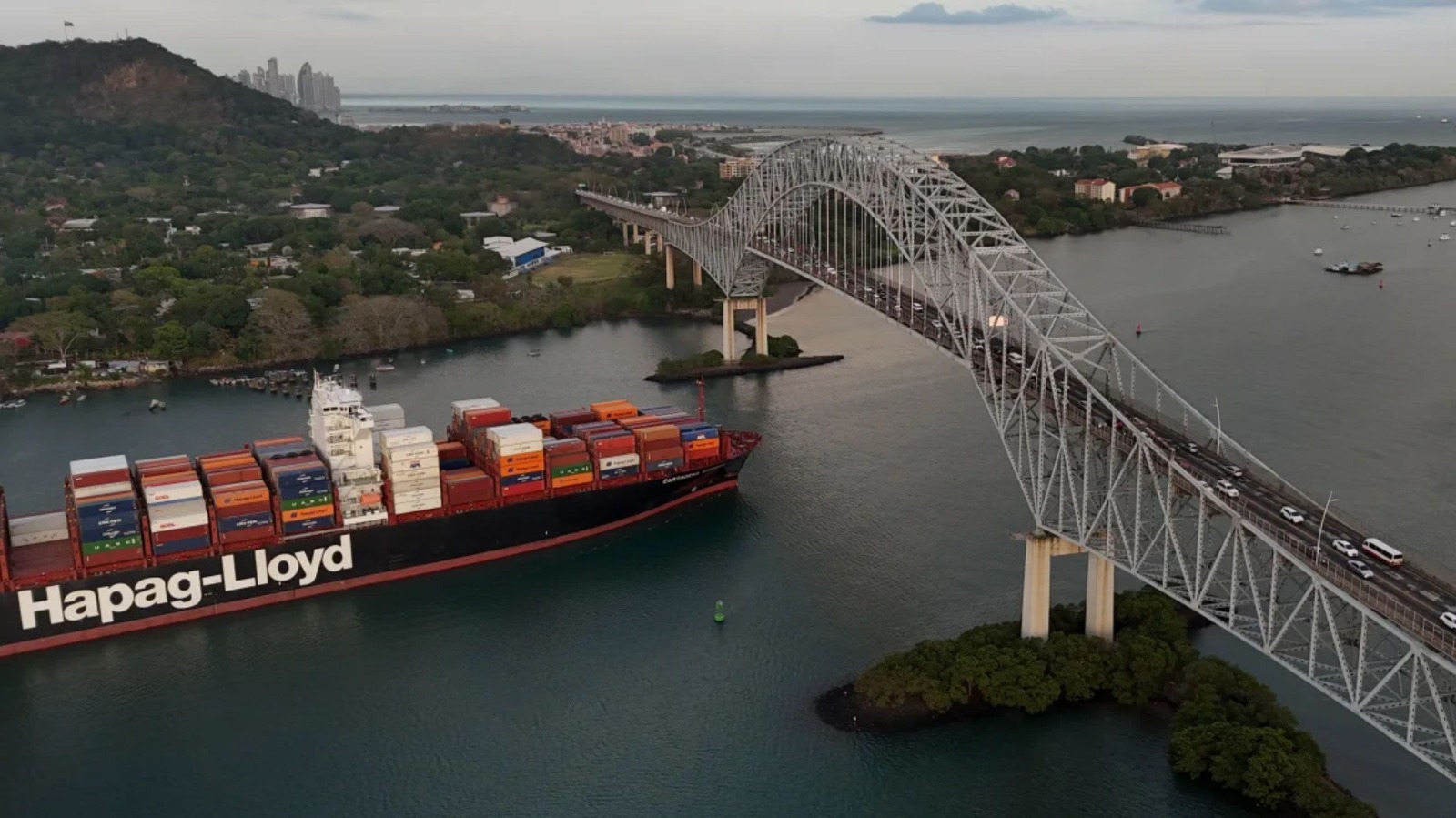 Trump busca quitar control del Canal a Panamá