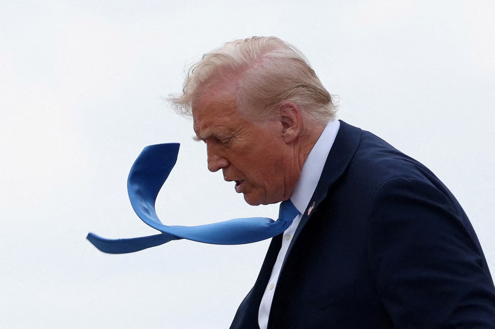 Trump se pone codo quiere pase gratuito sobre el Canal de Panamá