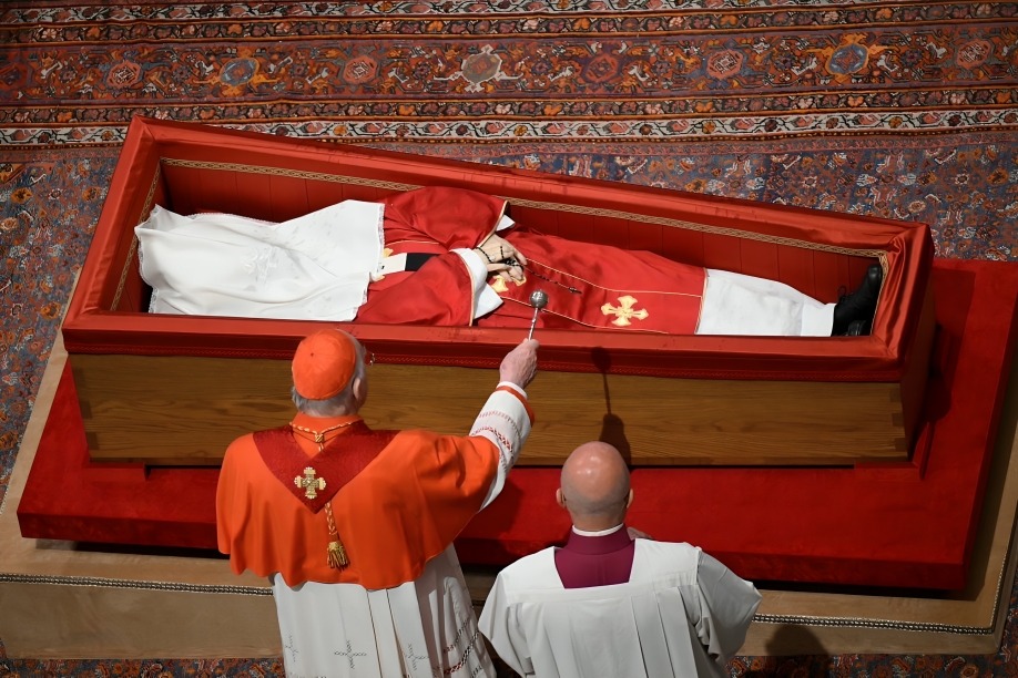 Vaticano lleva a cabo cierre del féreto del papa Francisco