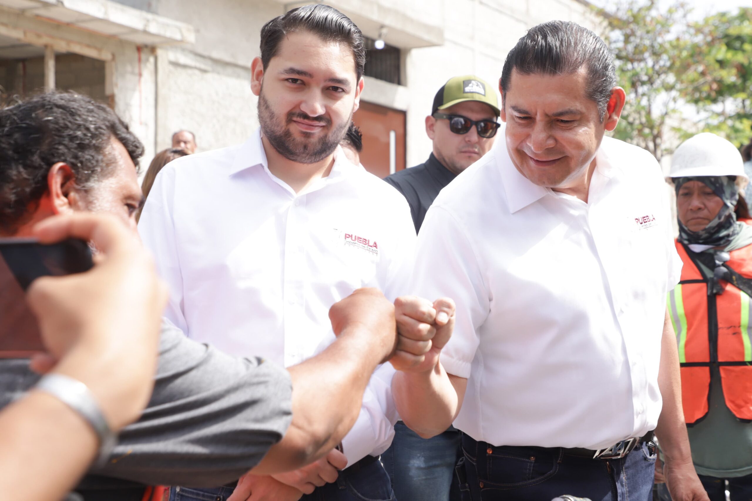 Armenta se dijo orgulloso de ser pintor y jardinero