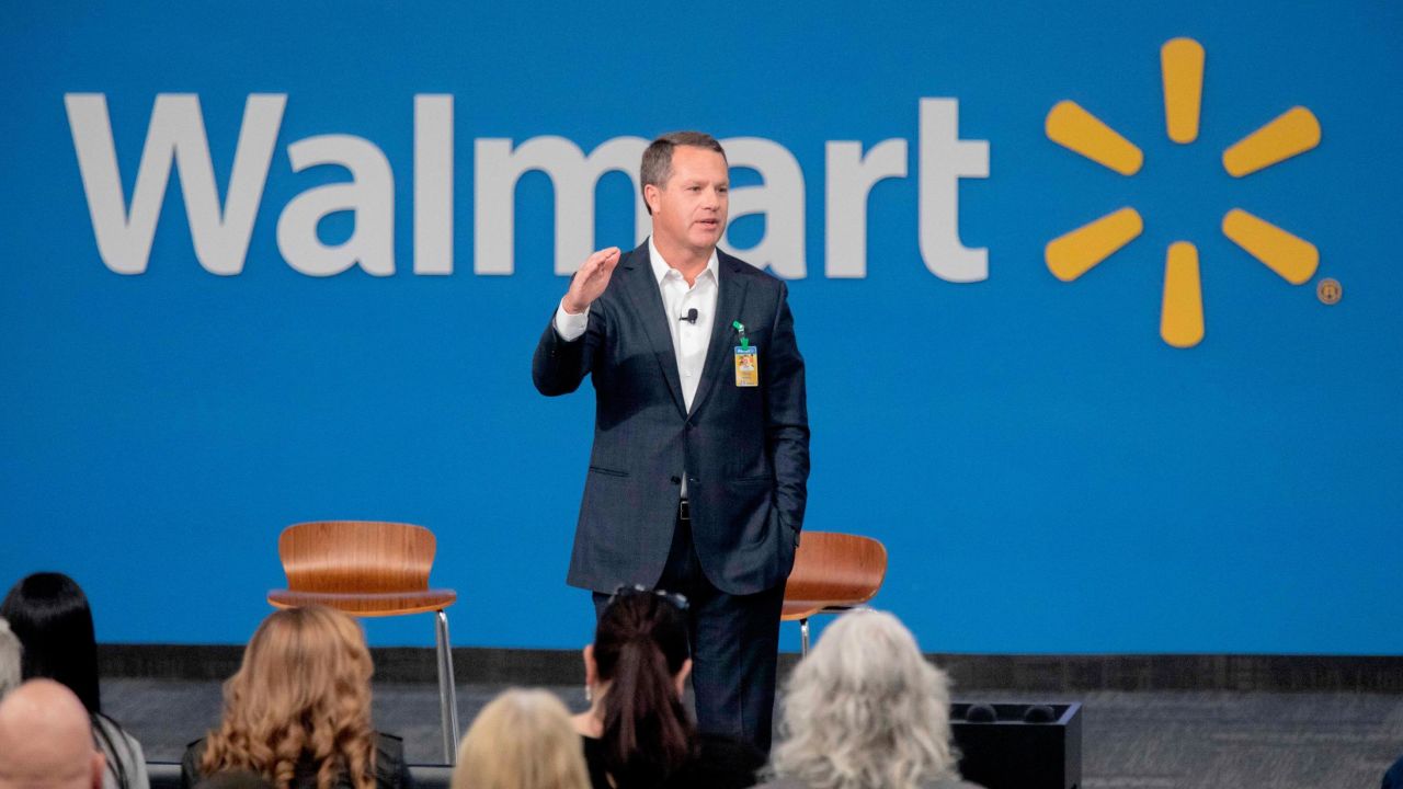 CEO de Walmart aborda aranceles