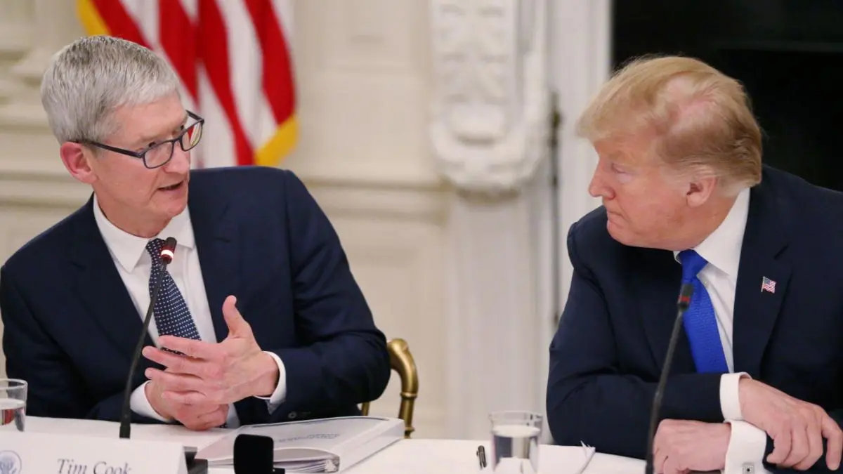 Donald Trump y Tim Cook