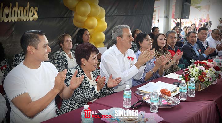 Gobierno de la Ciudad reconoce labor de maestras y maestros