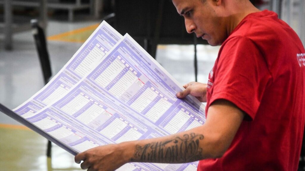 INE presenta boletas de elección judicial