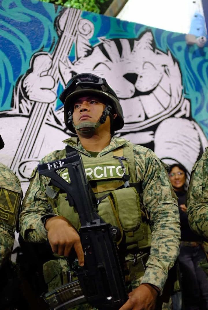 Militares rodearon multiforo Alicia para desalojarlo