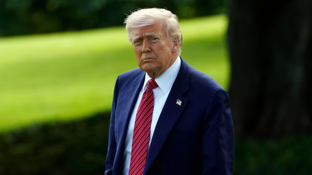 PIB de EU cae tras guerra comercial de Trump