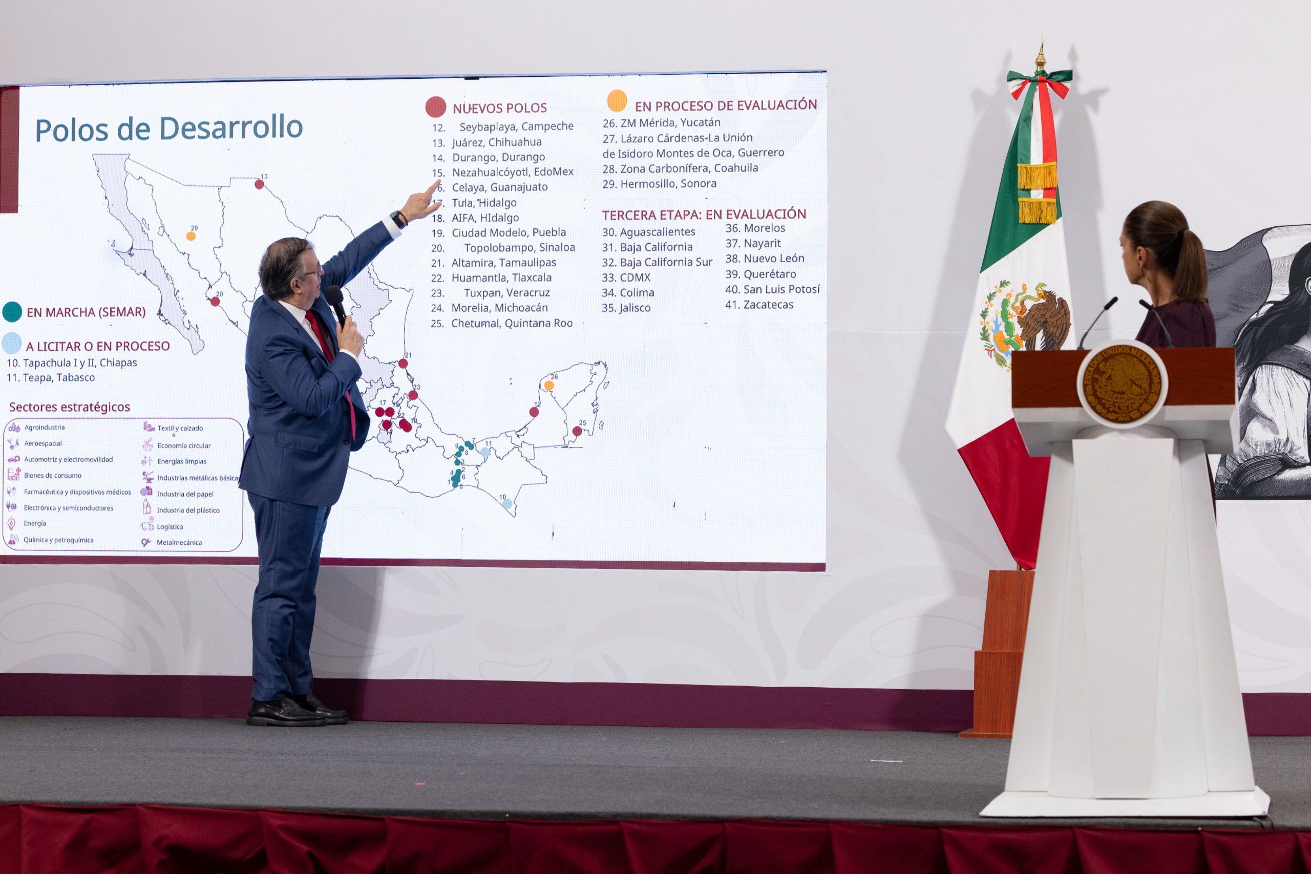 Ebrard hablando del Plan México