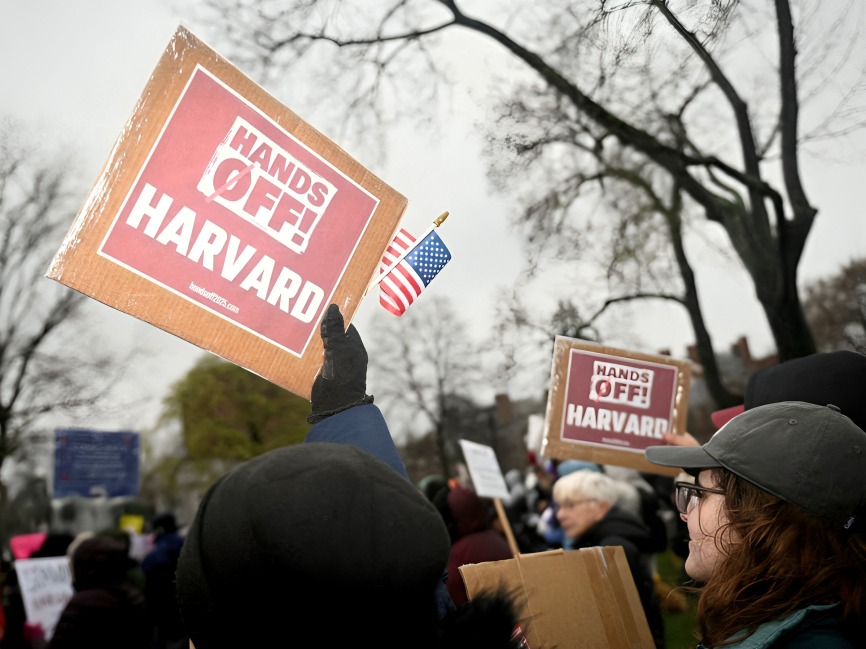 Trump amenaza a Harvard con quitar derecho de no pagar impuestos