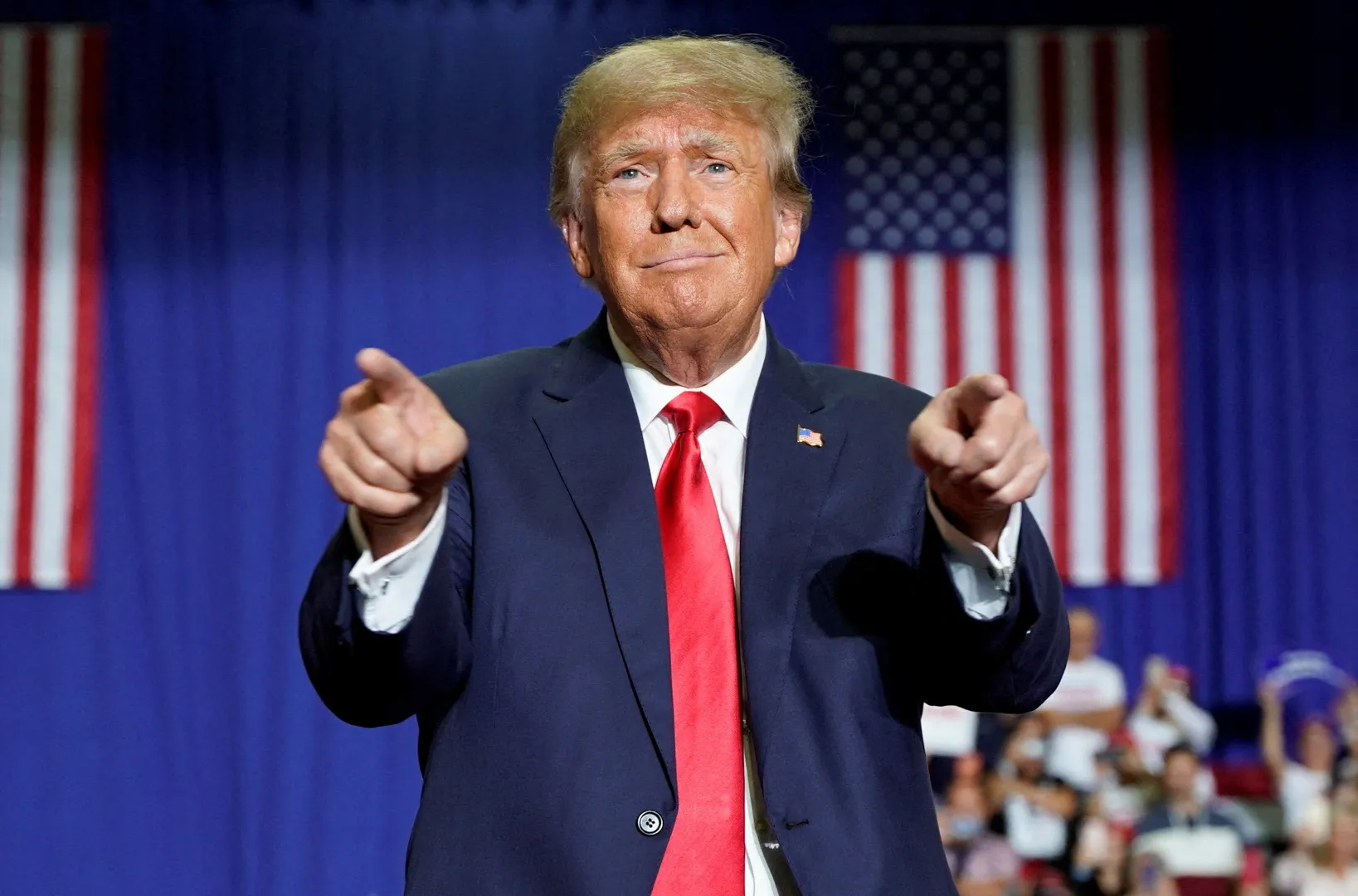 Trump ofrece mil dólares para que migrantes se autodeporten
