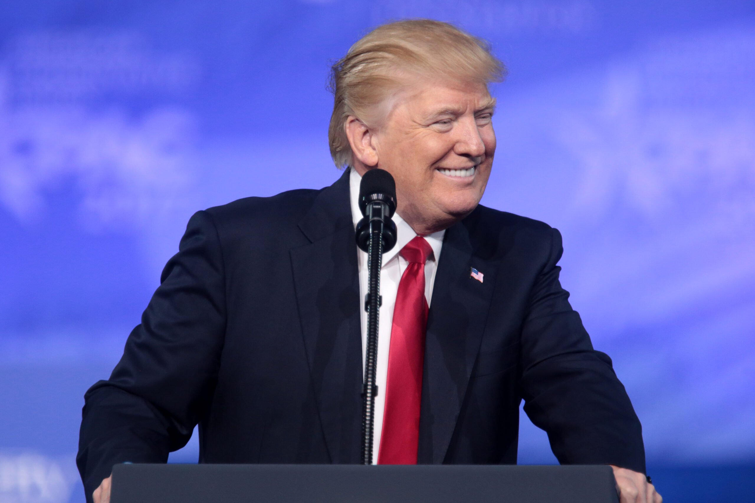 Trump ofrece mil dólares para que migrantes se autodeporten