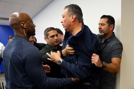 Alex Padilla sometido