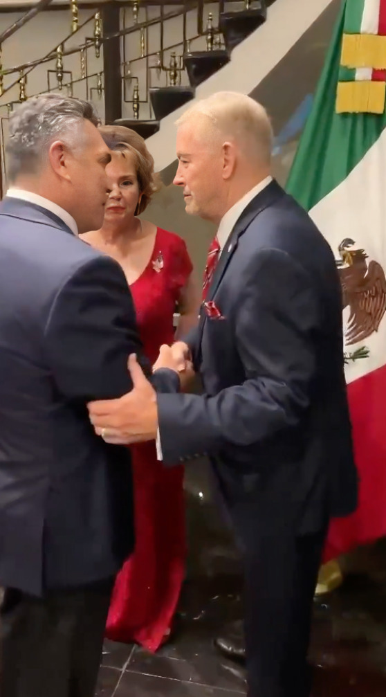 Alito Moreno se reúne con embajador de EU, Ronald Johnson