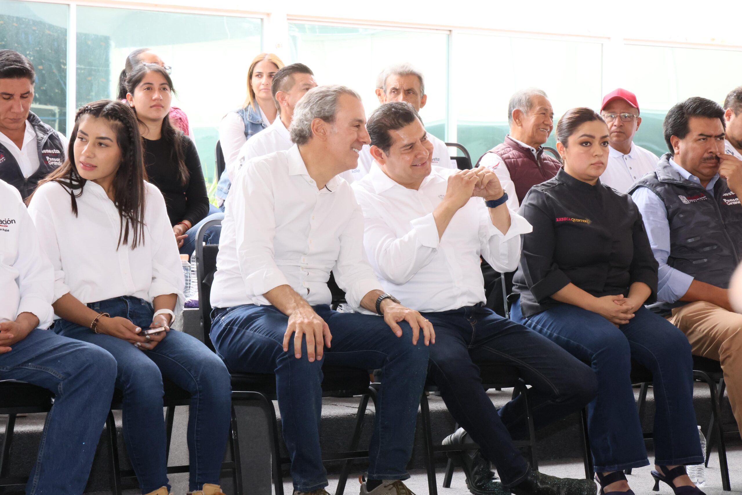 Armenta anuncia inversión a servicios de tianguis y mercados