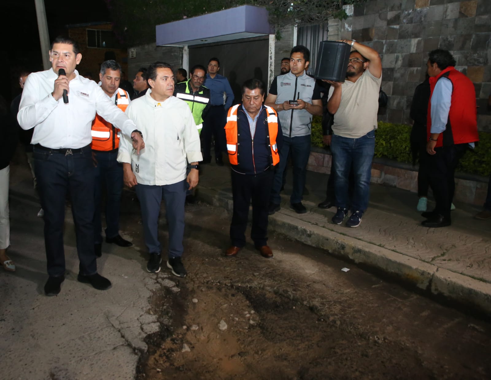 Armenta emprende bachetón en San Manuel