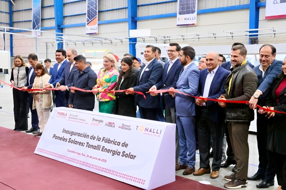 Armenta inaugura fabrica de paneles Tonalli