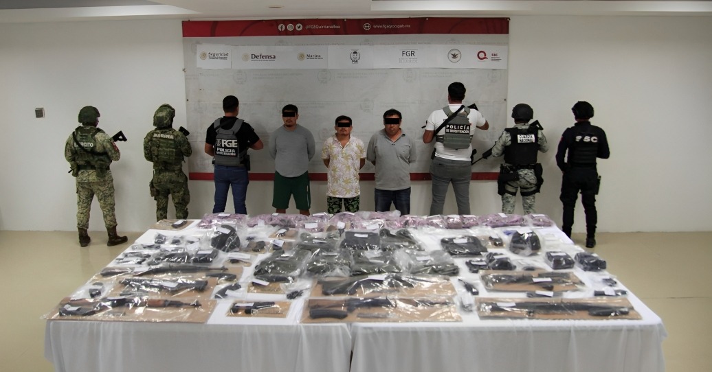 Autoridades confiscan armas y drogas en detención de El Cuervo