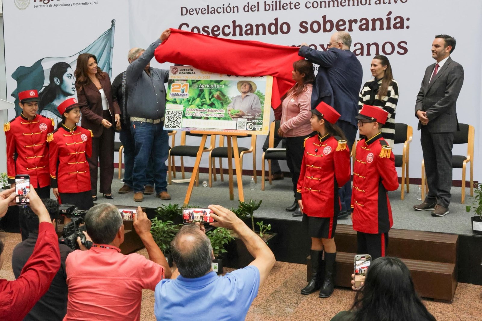 Lotería Nacional reconoce producción de Chile en México