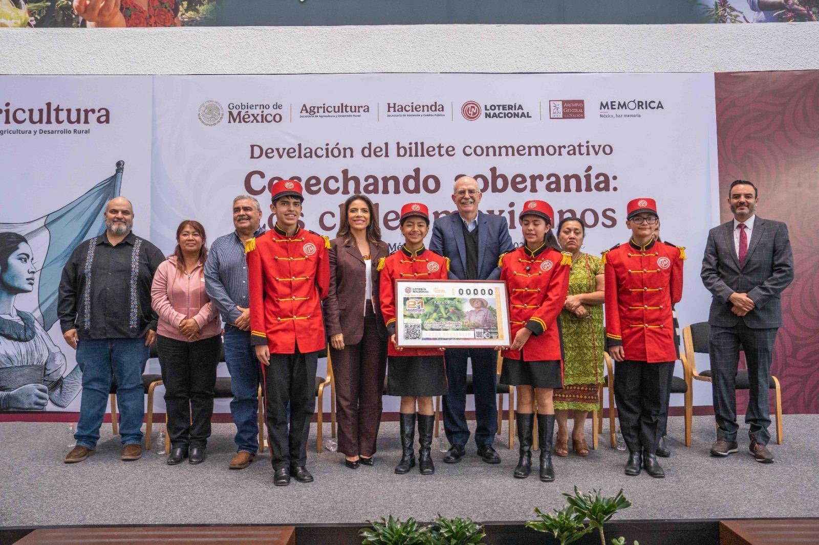 Lotería Nacional reconoce productores de mexicanos