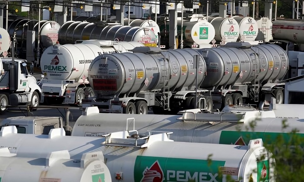 Pemex reducirá plazas para ahorro institucional