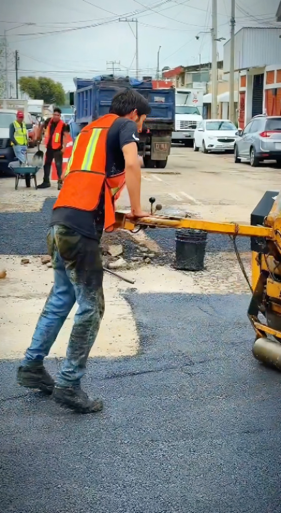 Pepe Chedraui promete tapar más de 300 mil baches en Puebla