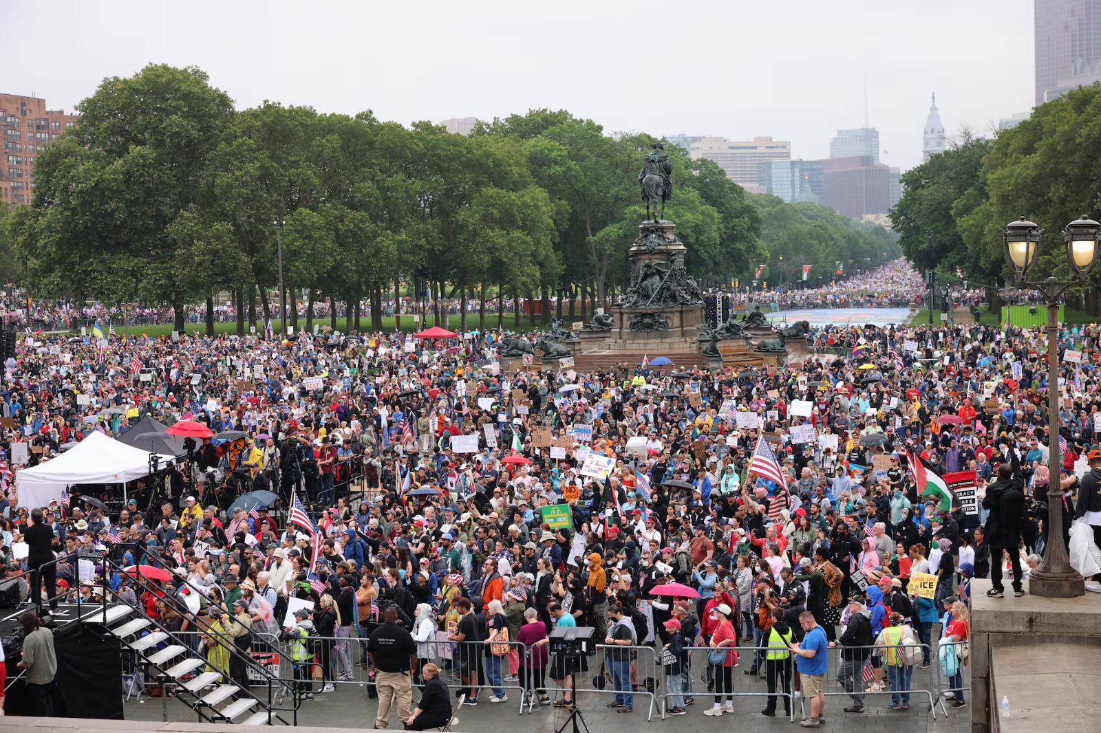 Protestan contra autoritarismo de Trump