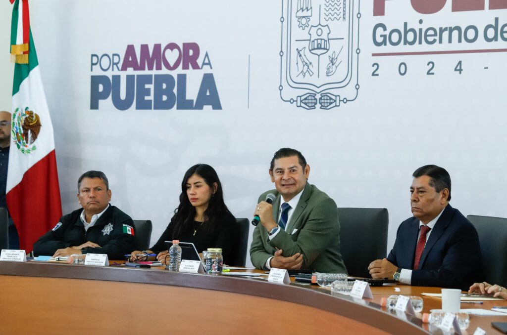 Armenta presenta obras carreteras