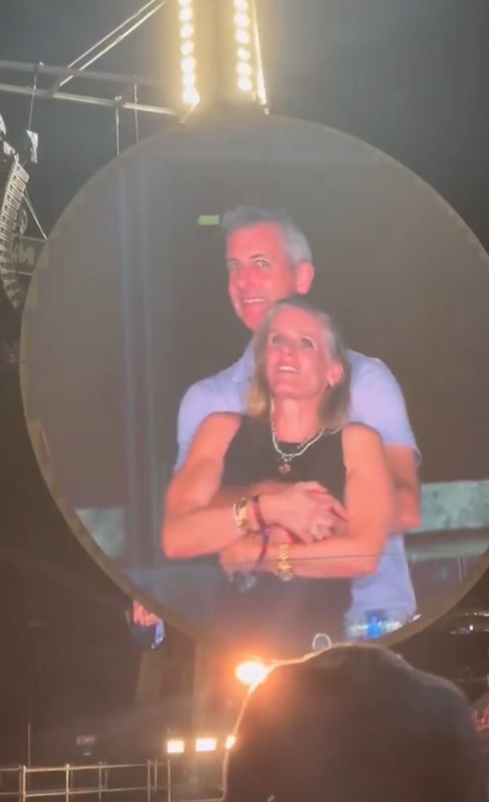 CEO de Astronomer renuncia tras polémica en concierto de Coldplay