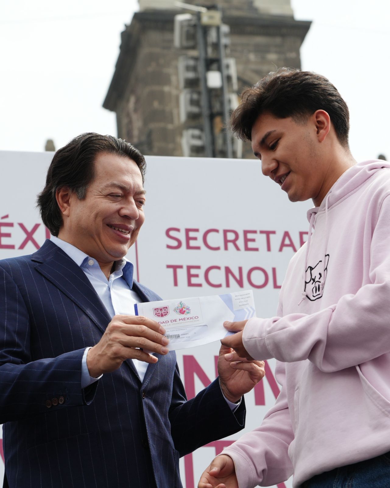 Delgado y Brugada entregan becas 