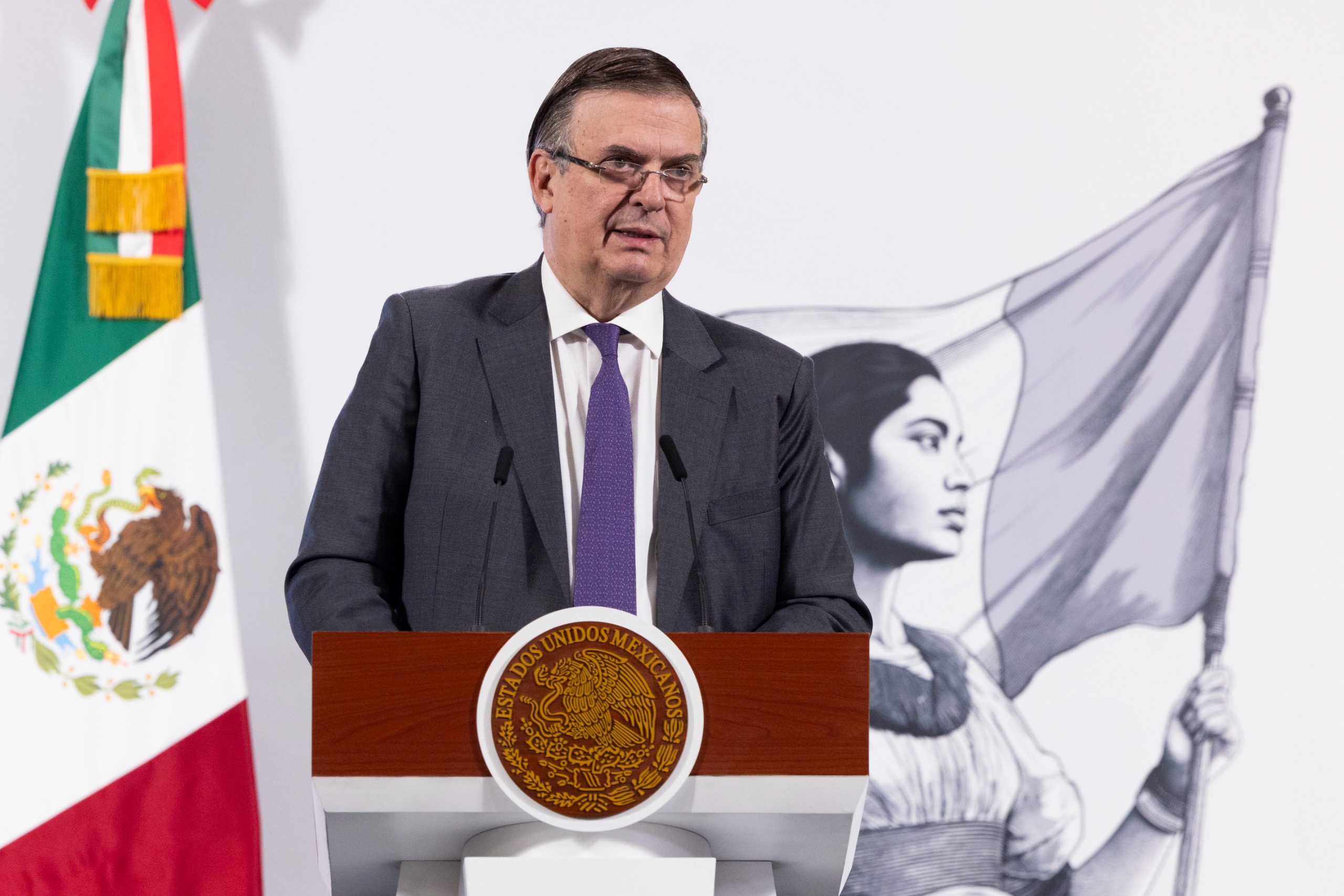 Ebrard en conferencia