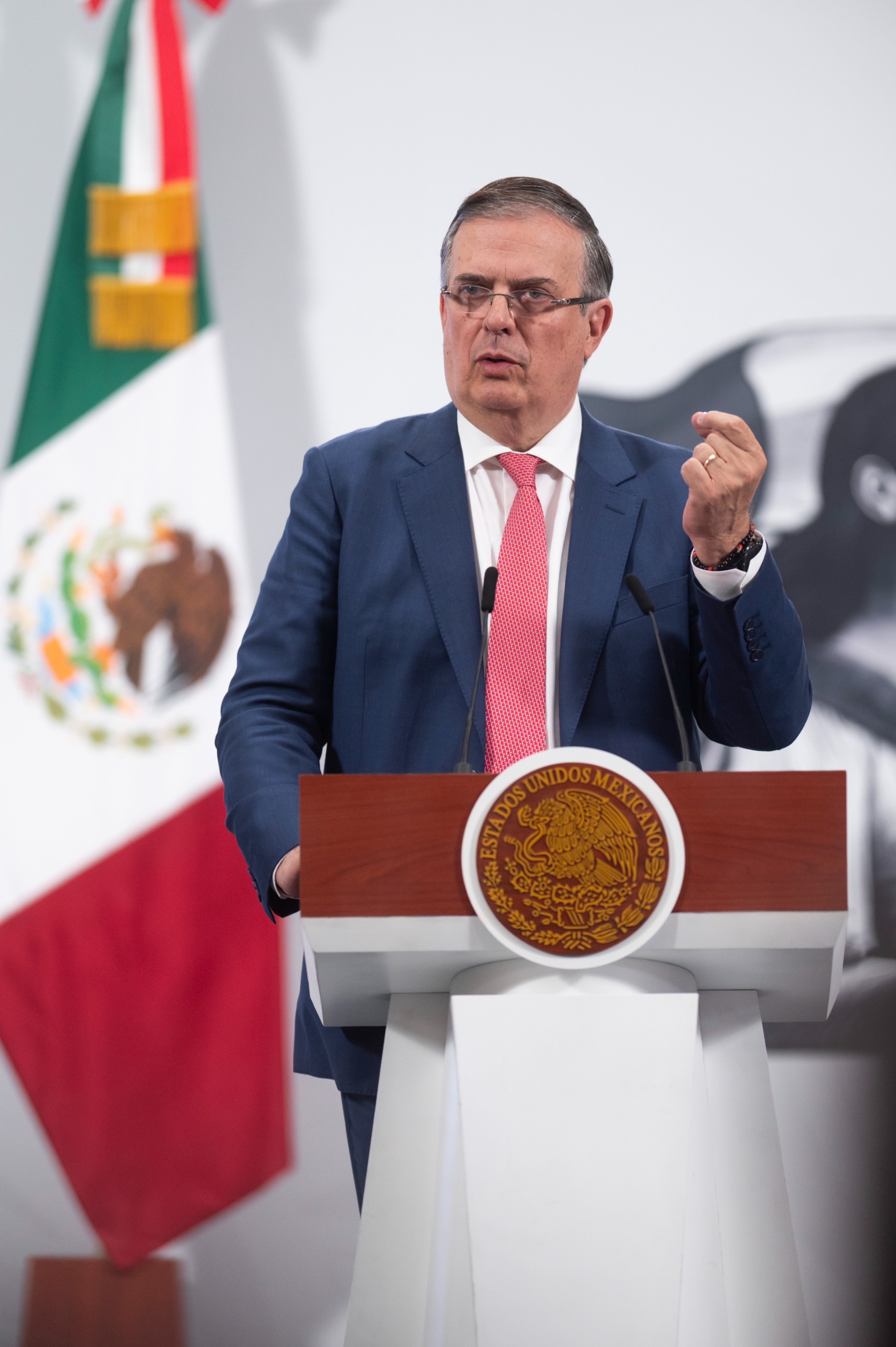 Ebrard elogia a Sheinbaum 