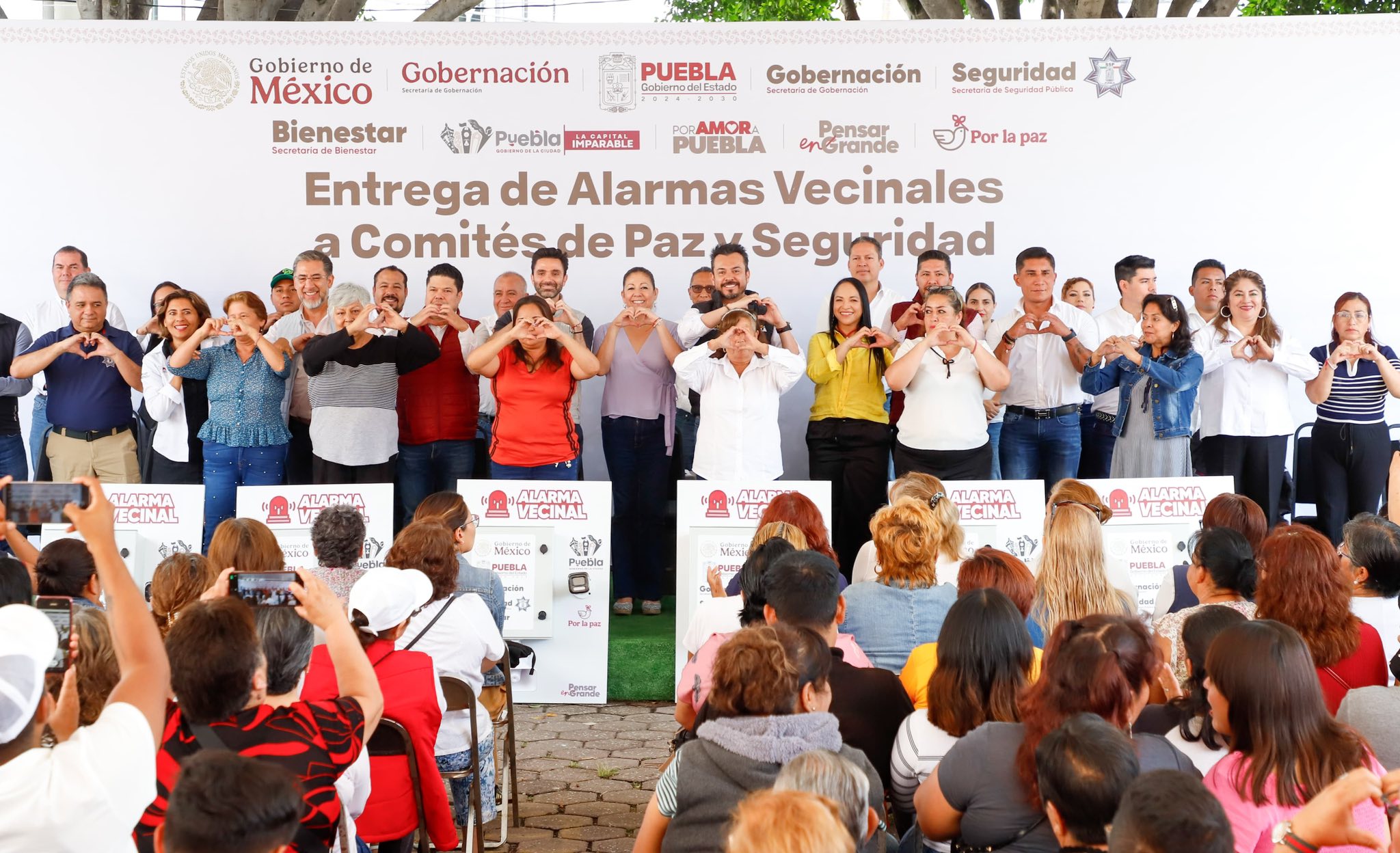 García Parra entrega 79 alarmas vecinales en La Margarita