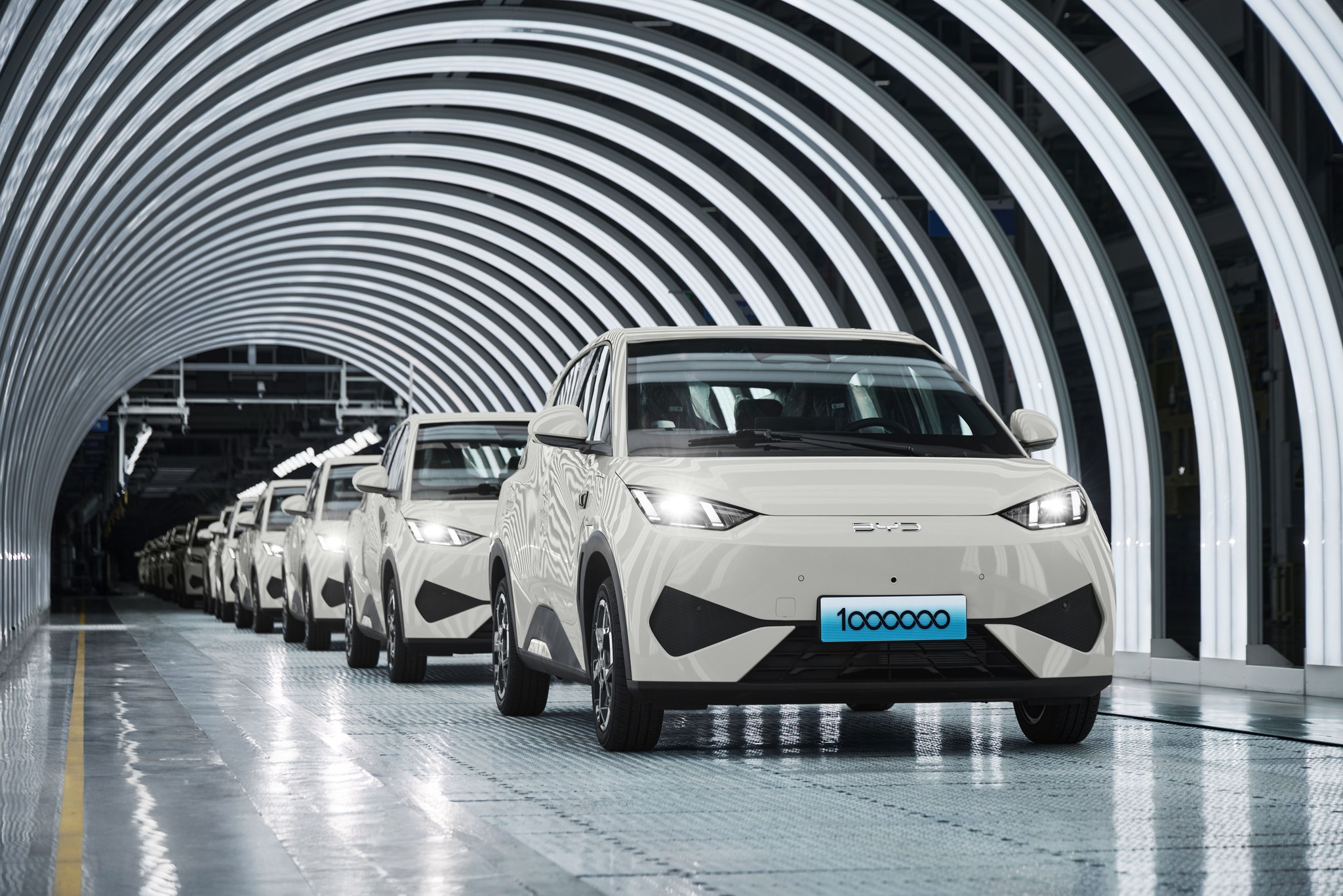 BYD crece mientras Tesla se desploma